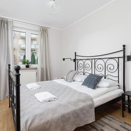 Pleasant Apartment With Terrace Cracow By Noclegi Renters Красков Екстериор снимка