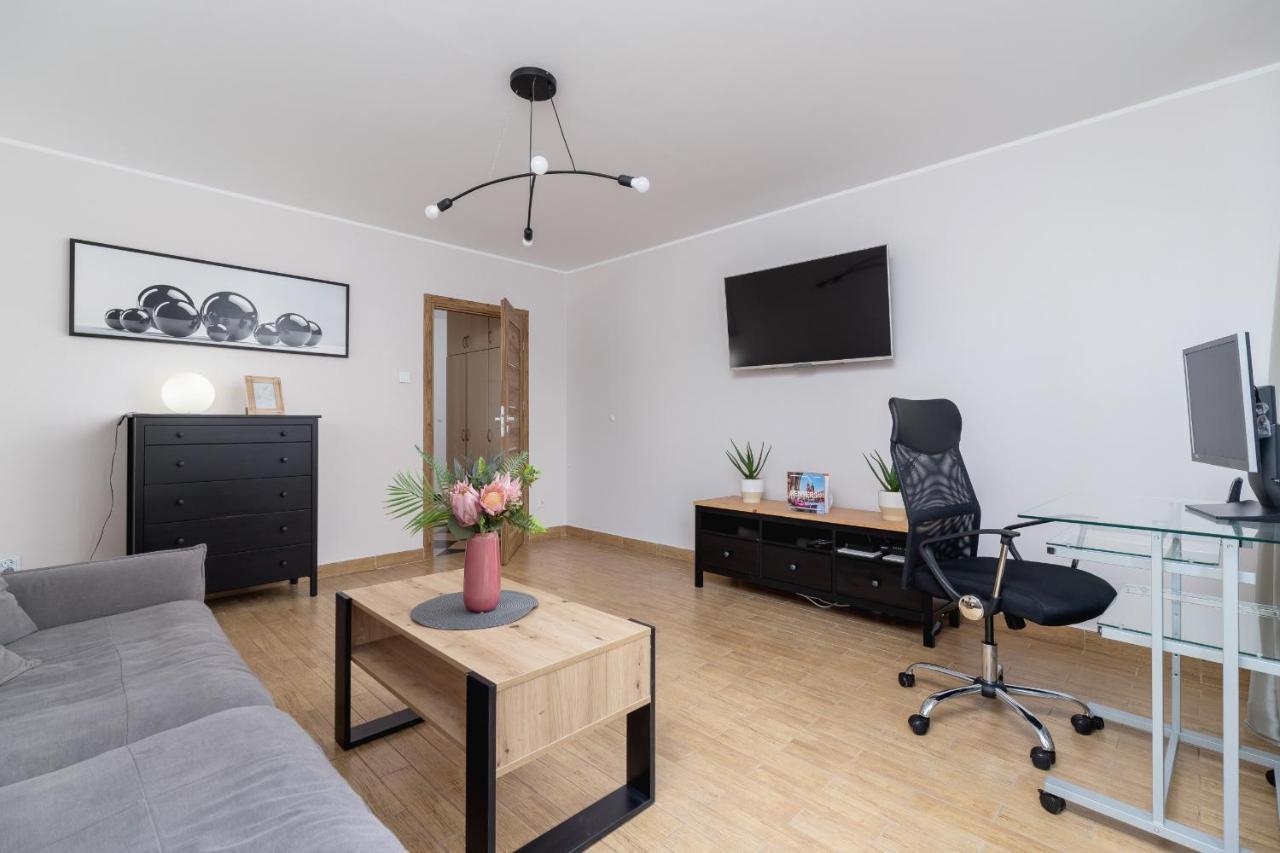 Pleasant Apartment With Terrace Cracow By Noclegi Renters Красков Екстериор снимка