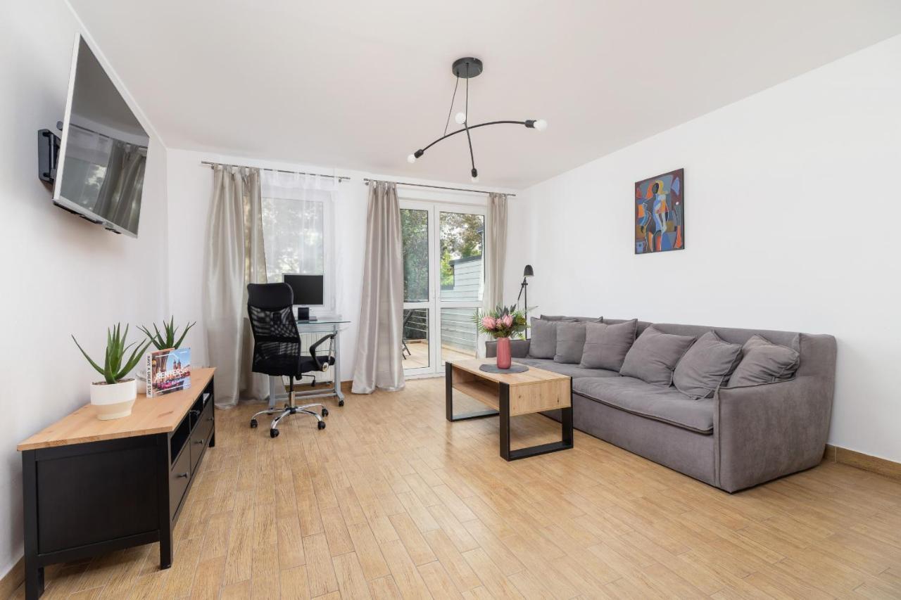 Pleasant Apartment With Terrace Cracow By Noclegi Renters Красков Екстериор снимка