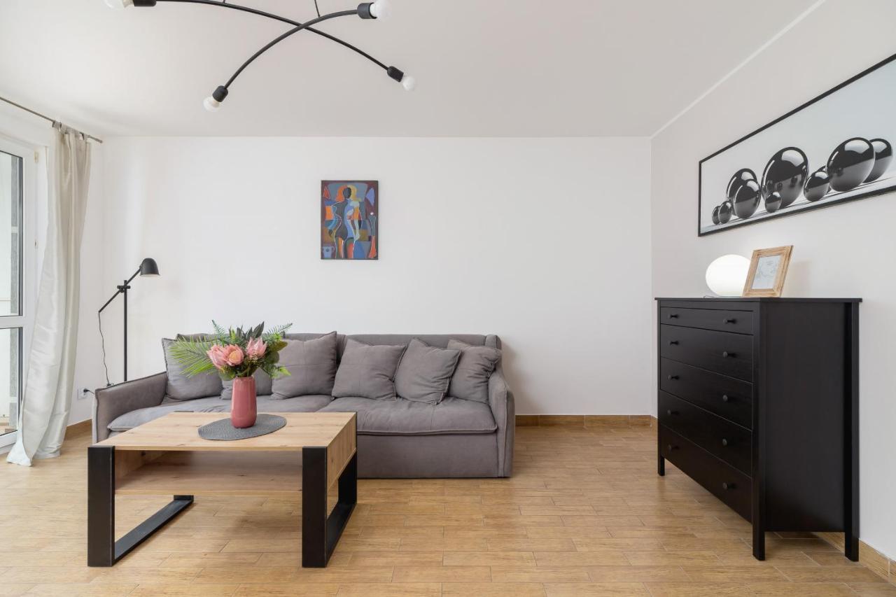 Pleasant Apartment With Terrace Cracow By Noclegi Renters Красков Екстериор снимка