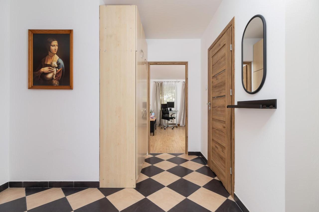Pleasant Apartment With Terrace Cracow By Noclegi Renters Красков Екстериор снимка